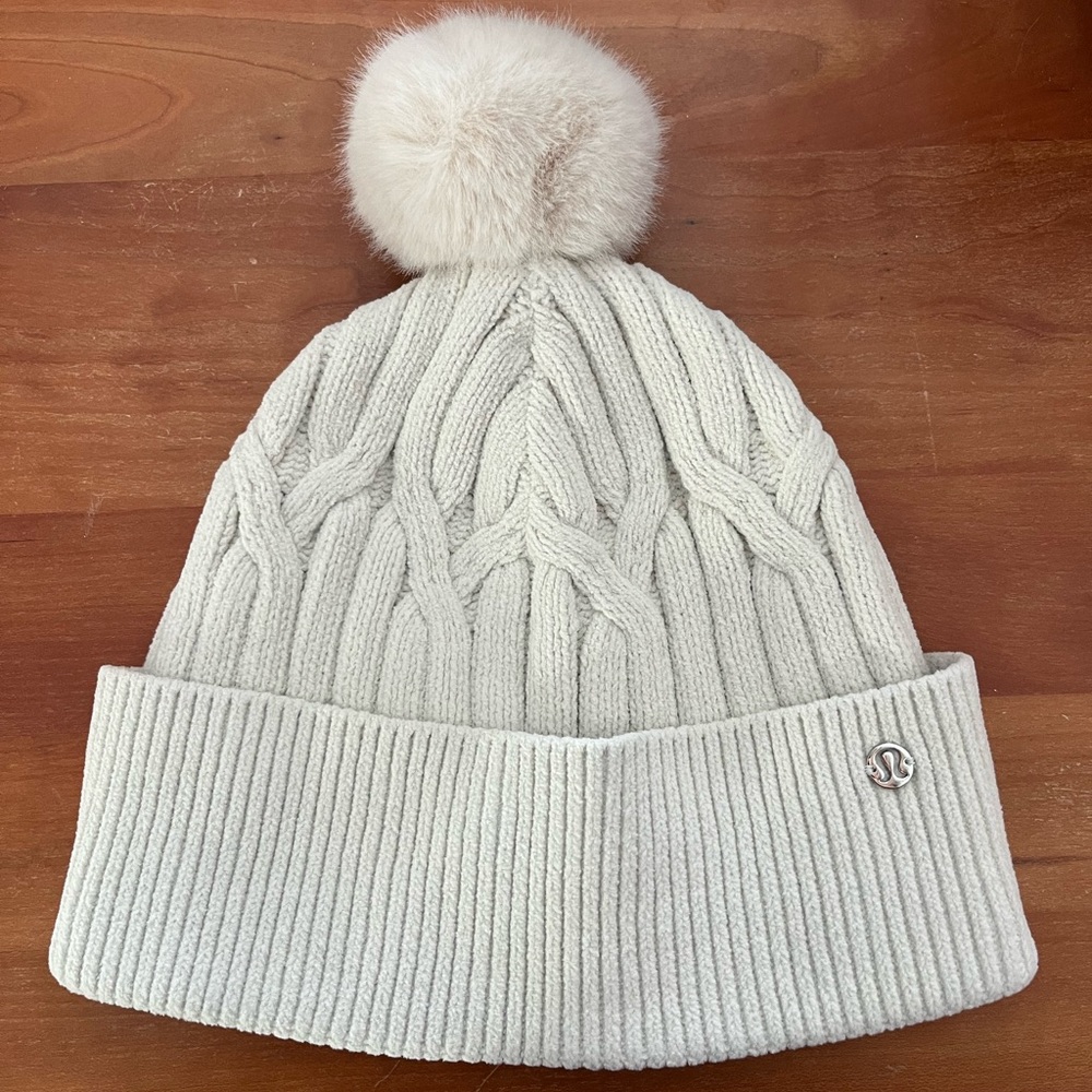 Lululemon Off-White Cable Knit Pom-pom Beanie